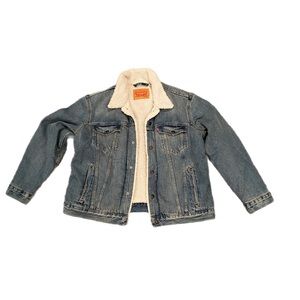 Men’s Levi Jean Jacket with Sherpa size XL.